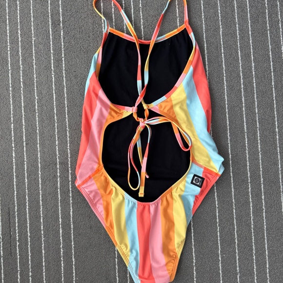 Jolyn - Dayno Tie-Back Training Suit, Sherbert Print, Size 34, like brand new! - Picture 3 of 4